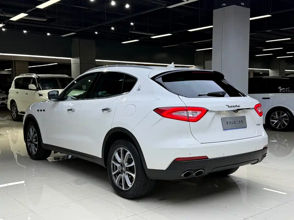 Maserati Levante 2017 — фото 17