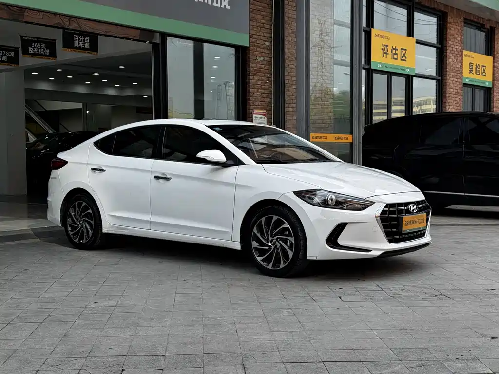 Hyundai Elantra 2020 — фото 3