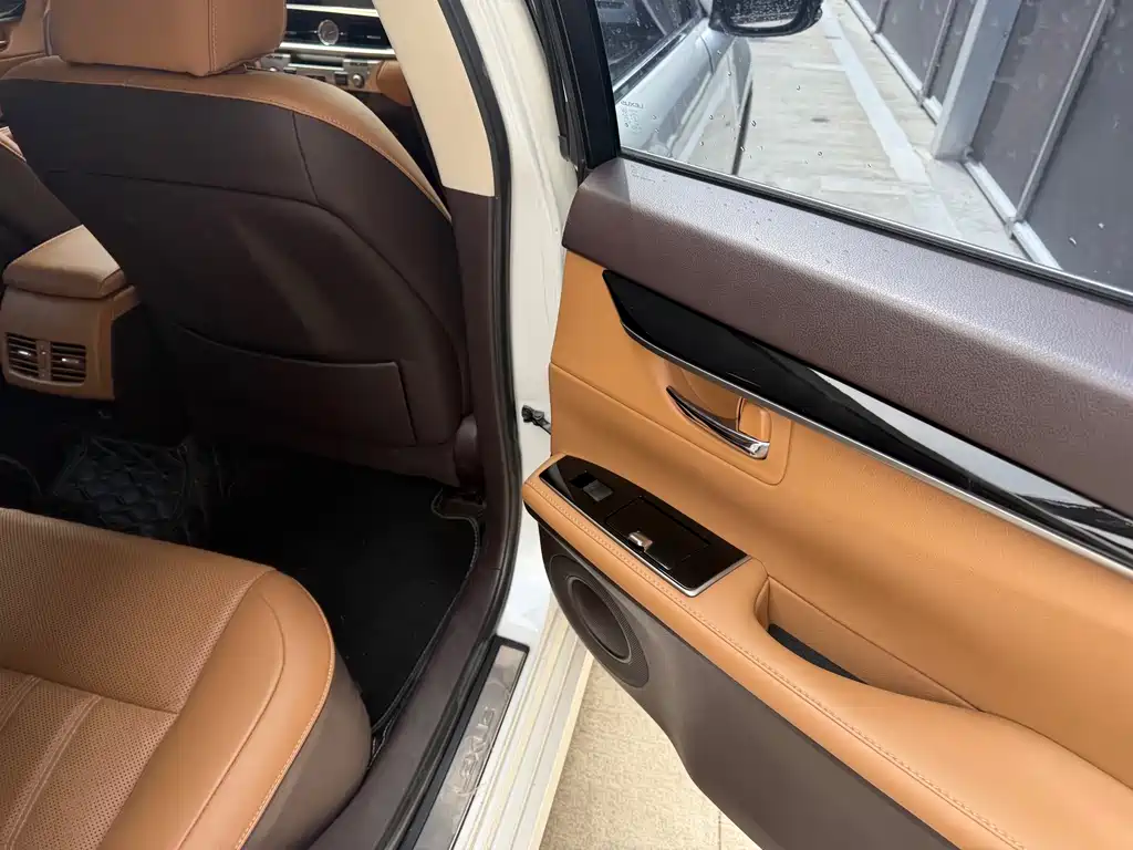 Lexus ES 2015 — фото 10