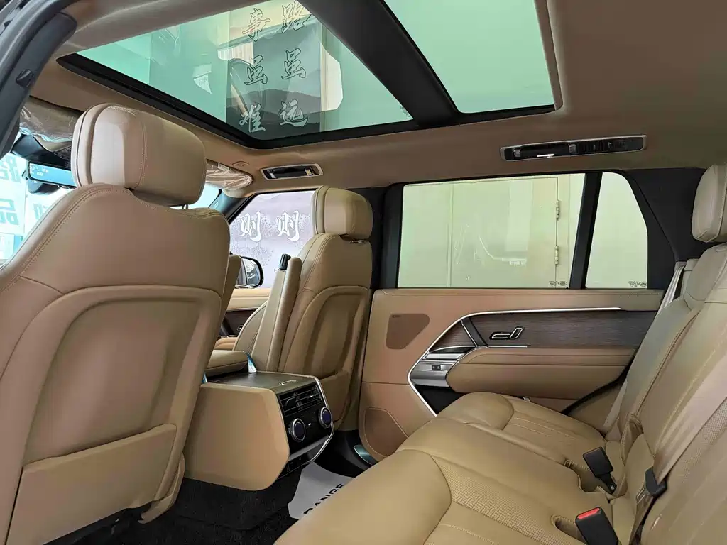 Land Rover Range Rover 2025 — фото 18