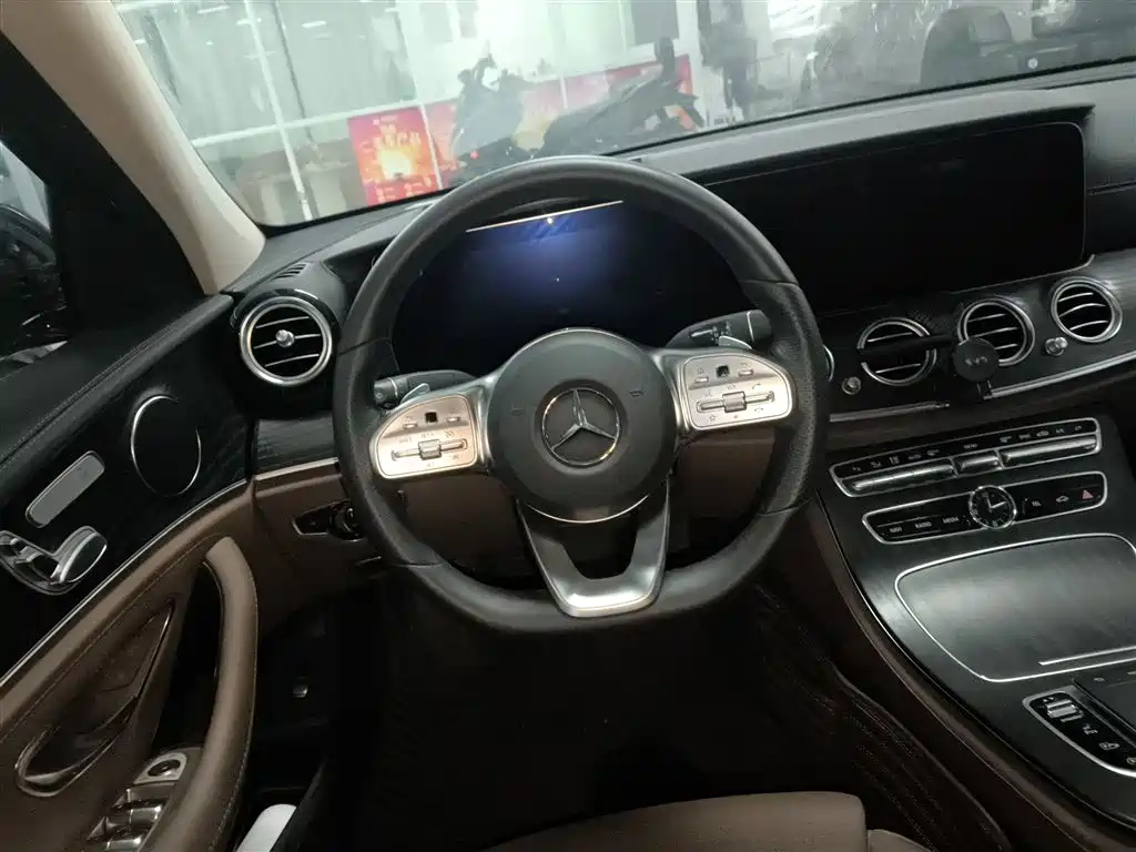Mercedes-Benz E-Class 2019 — фото 11