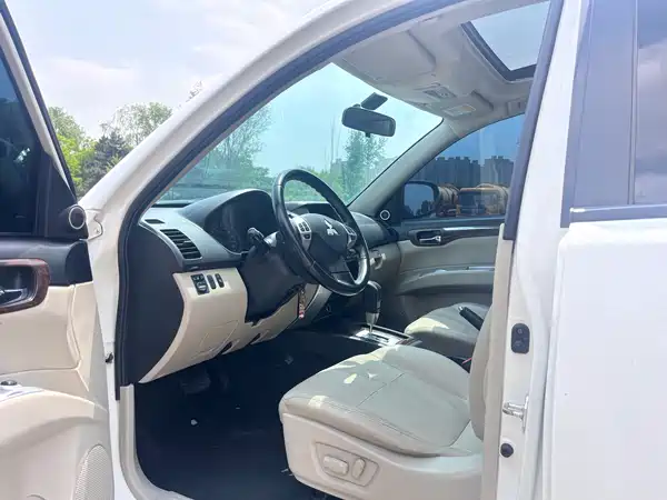 Mitsubishi Pajero Jinchang 2013