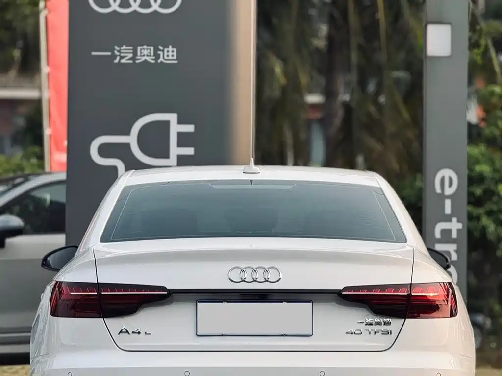 Audi A4L 2023 — фото 16