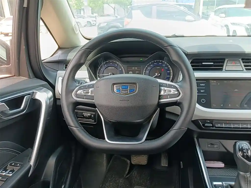 Geely Vision X3 2020 — фото 11