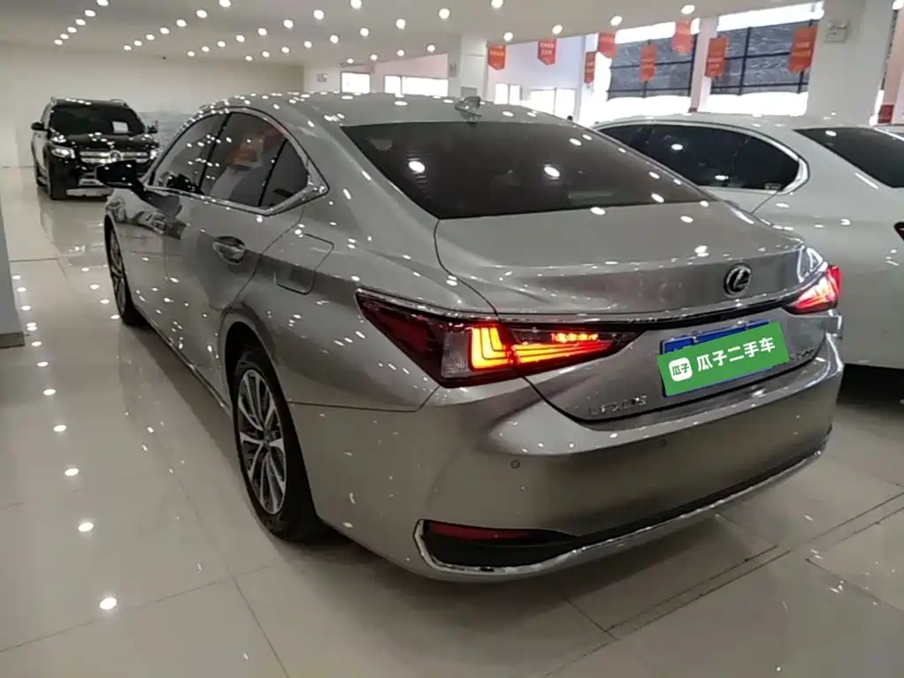 Lexus ES 2024