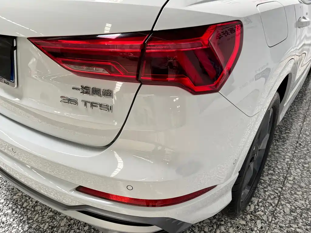 Audi Q3 2021 — фото 19