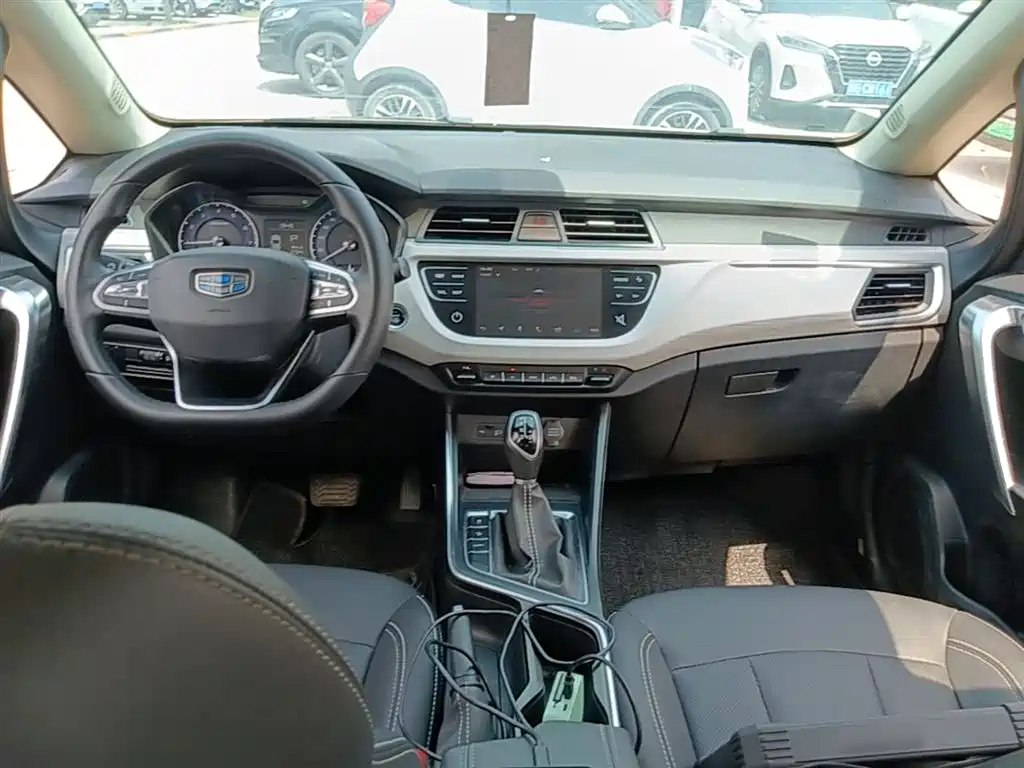 Geely Vision X3 2020 — фото 10