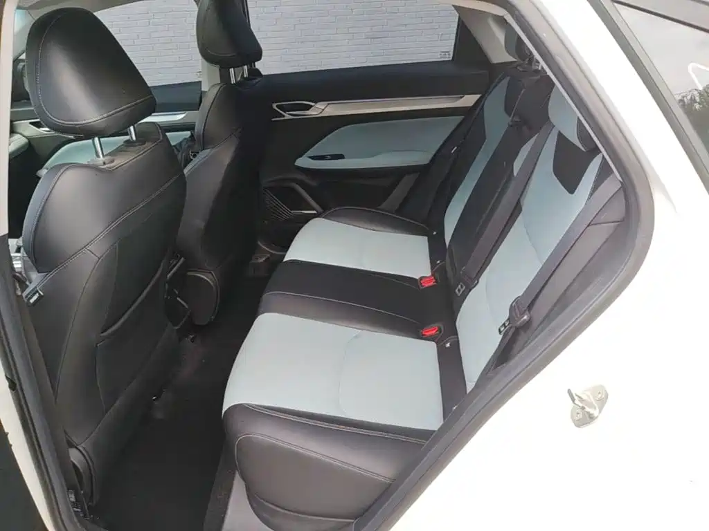 Geely Emgrand L 2021 — фото 17