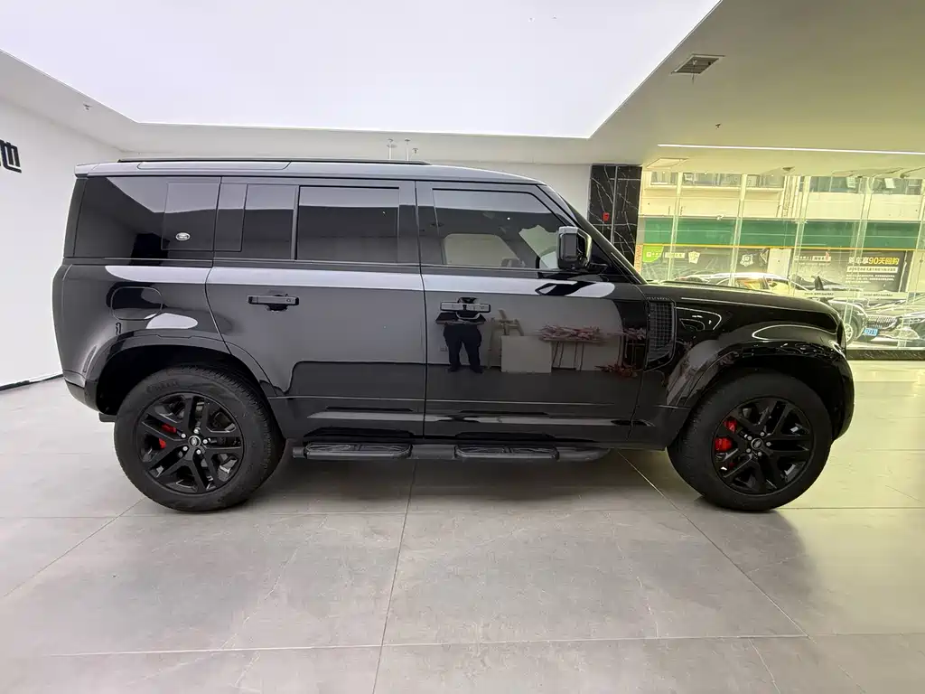 Land Rover Defender 2023 — фото 22
