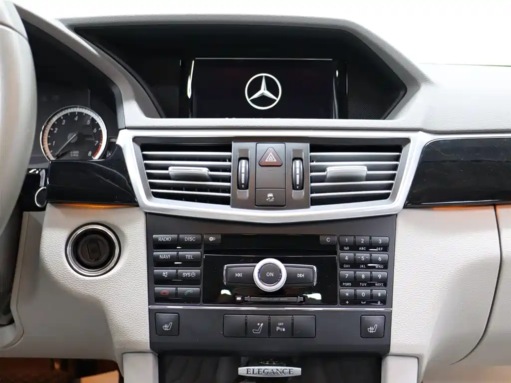 Mercedes-Benz E-Class 2010 — фото 13