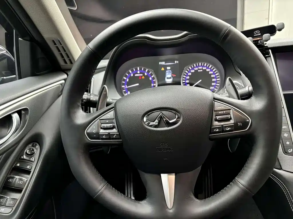 Infiniti Q50L 2017 — фото 13