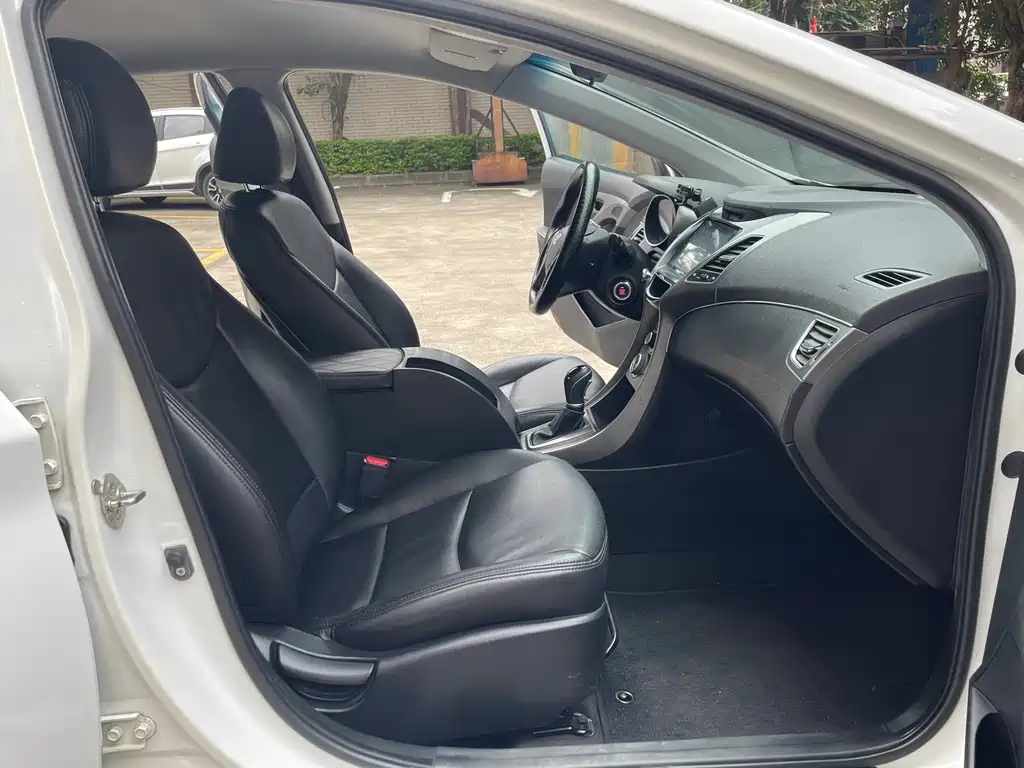 Hyundai Elantra Langdong 2017 — фото 11