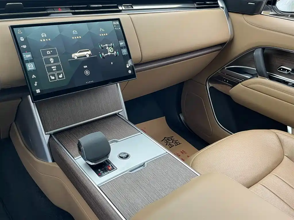 Land Rover Range Rover 2024 — фото 18