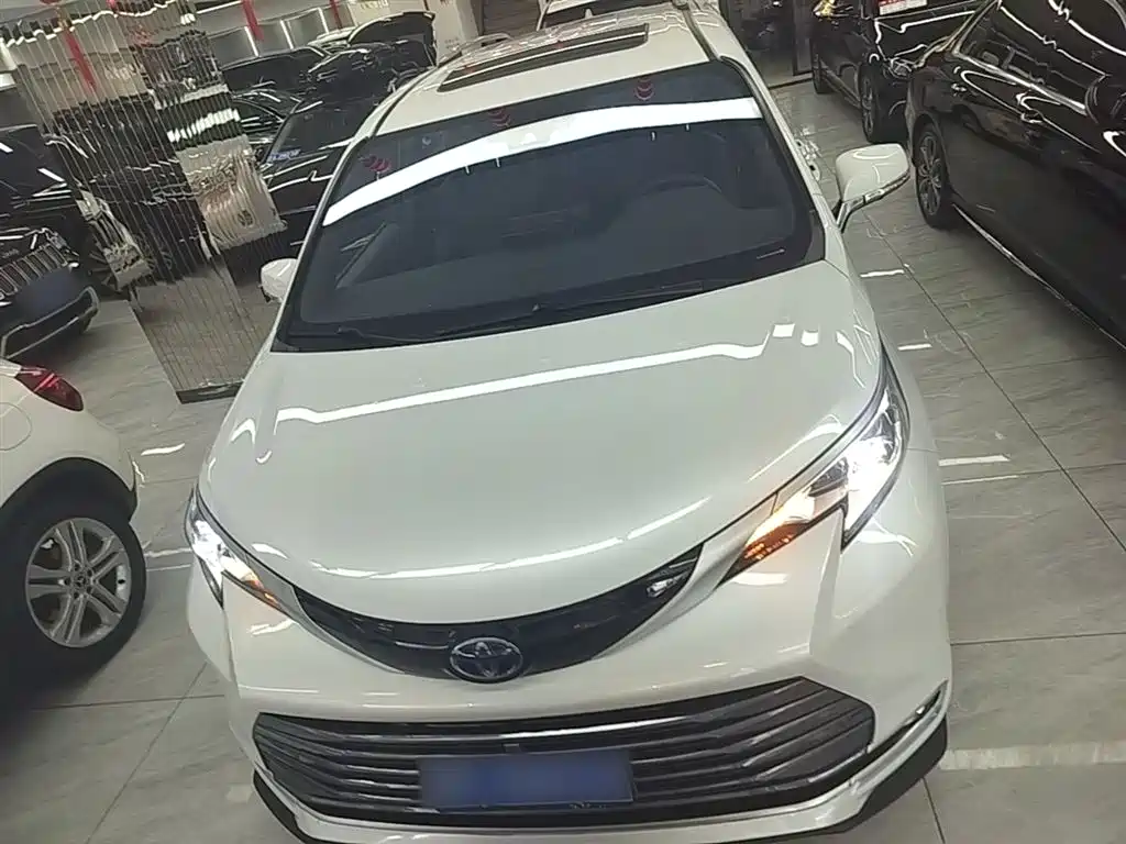 Toyota Sienna 2023 — фото 3