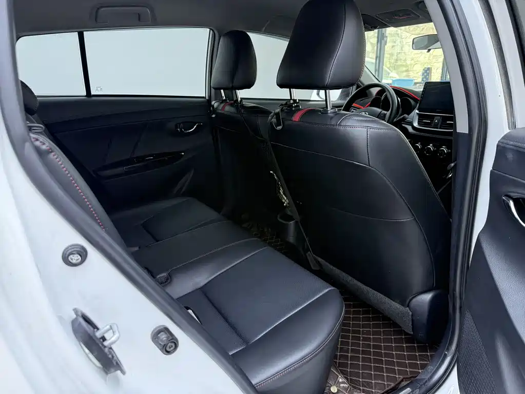 Toyota Yaris L 2022 — фото 10