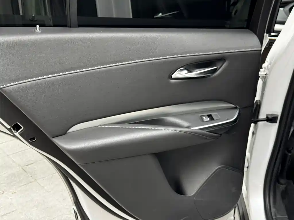 Cadillac XT4 2020 — фото 16