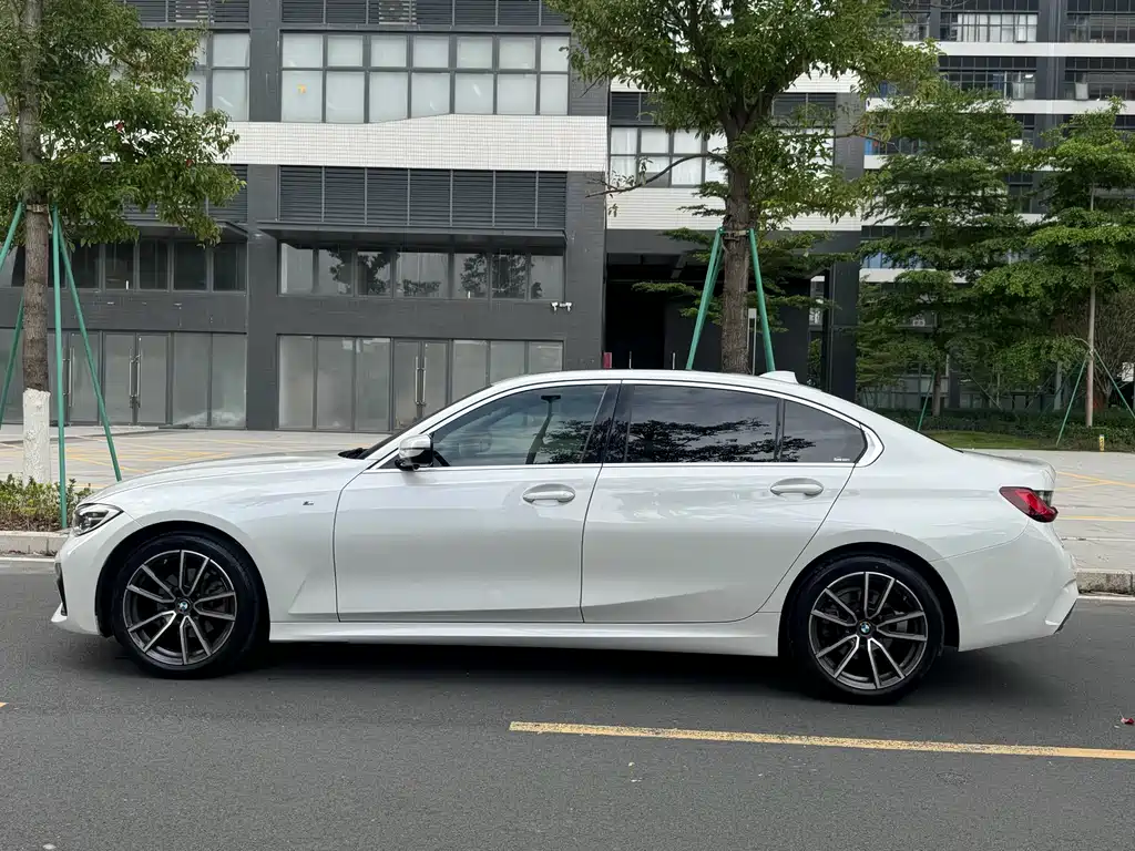 BMW 3 Series 2022 — фото 13