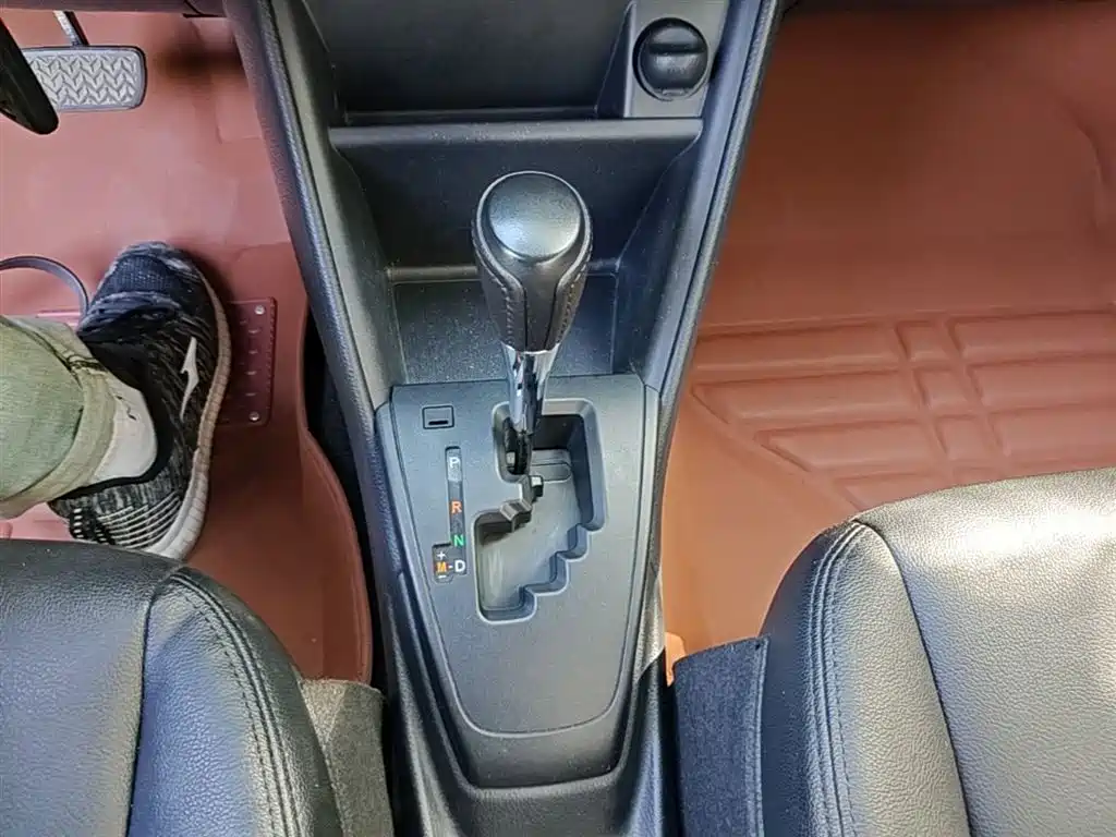 Toyota Yaris L 2018 — фото 14