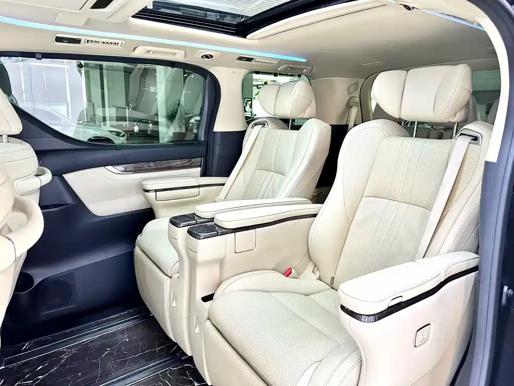 Toyota Vellfire 2022 — фото 10