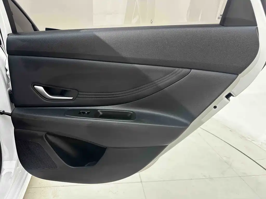 Hyundai Elantra 2023 — фото 22