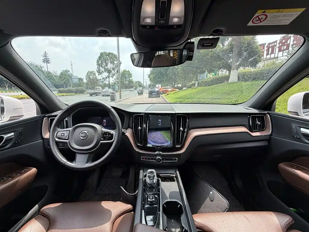 Volvo XC60 2021 — фото 11
