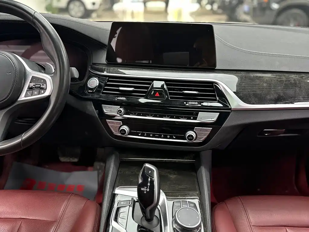 BMW 5 Series 2020 — фото 12