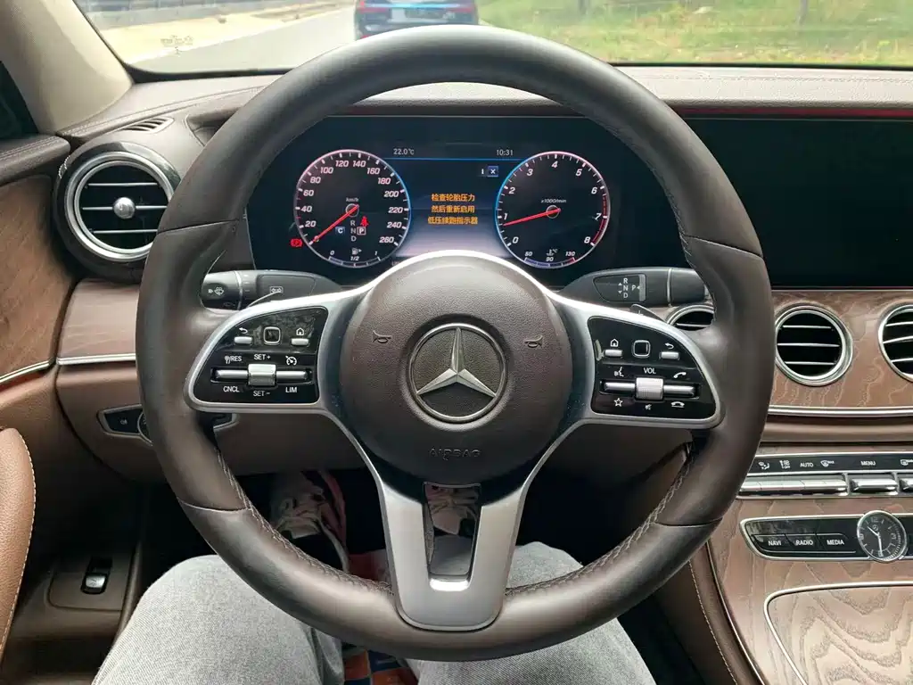 Mercedes-Benz E-Class 2019 — фото 11
