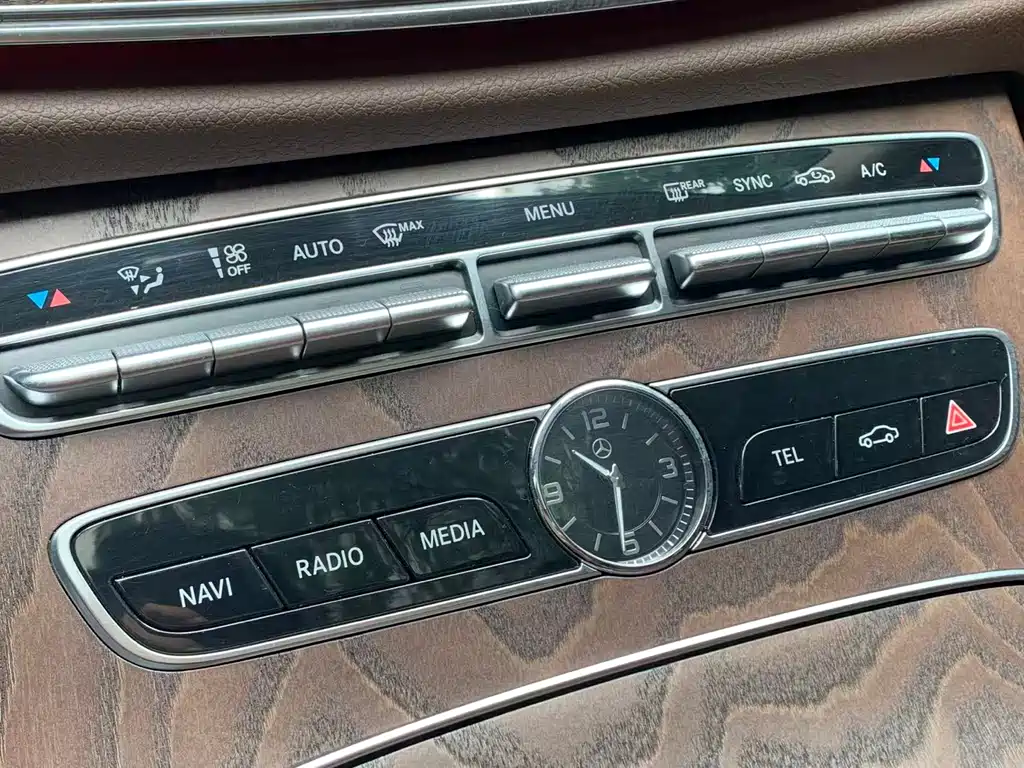Mercedes-Benz E-Class 2019 — фото 16
