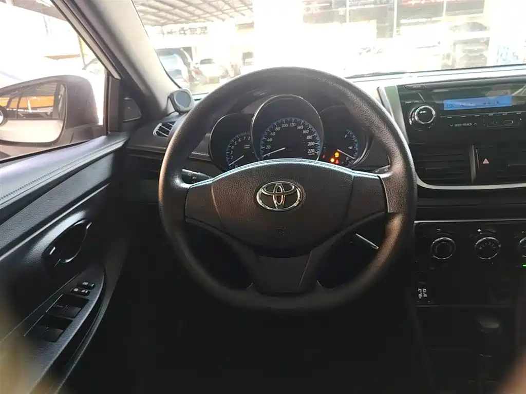 Toyota Yaris L 2019 — фото 11