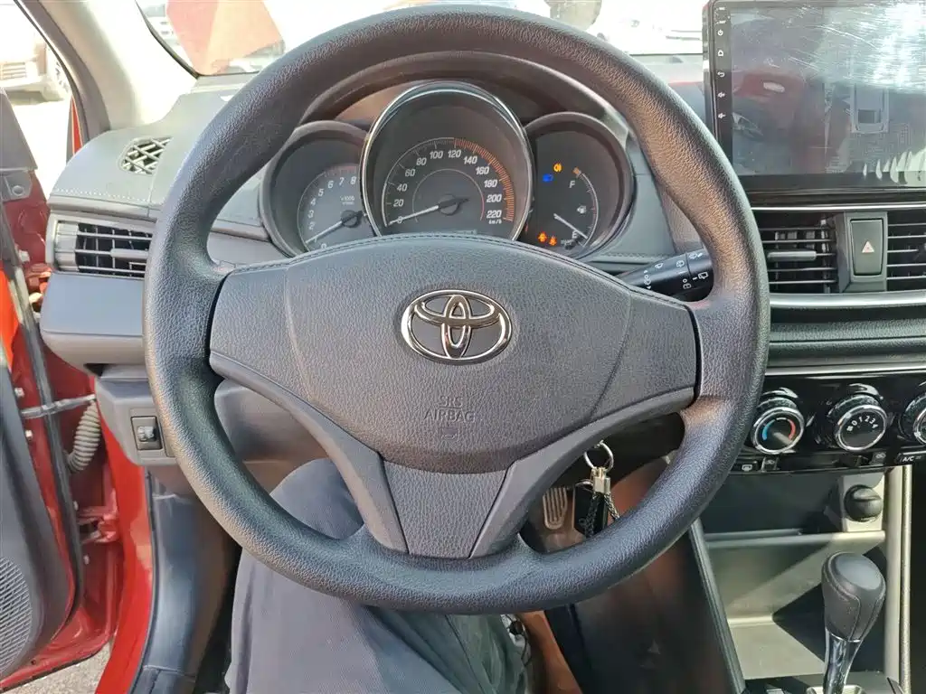 Toyota Yaris L 2020 — фото 11
