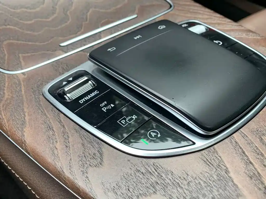 Mercedes-Benz E-Class 2019 — фото 15