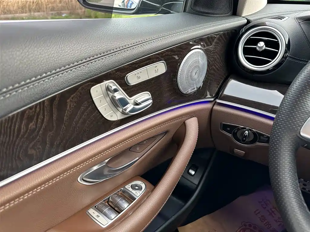 Mercedes-Benz E-Class 2017 — фото 21