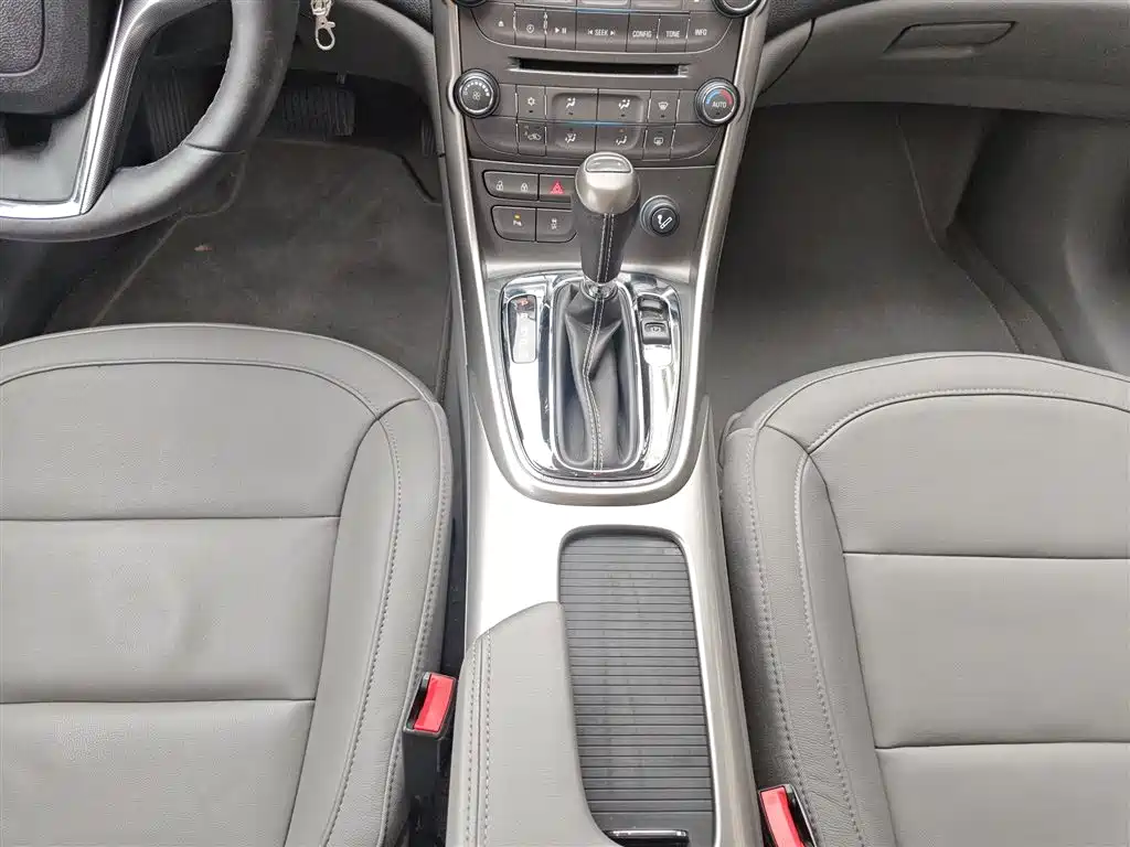 Chevrolet Malibu 2015 — фото 10