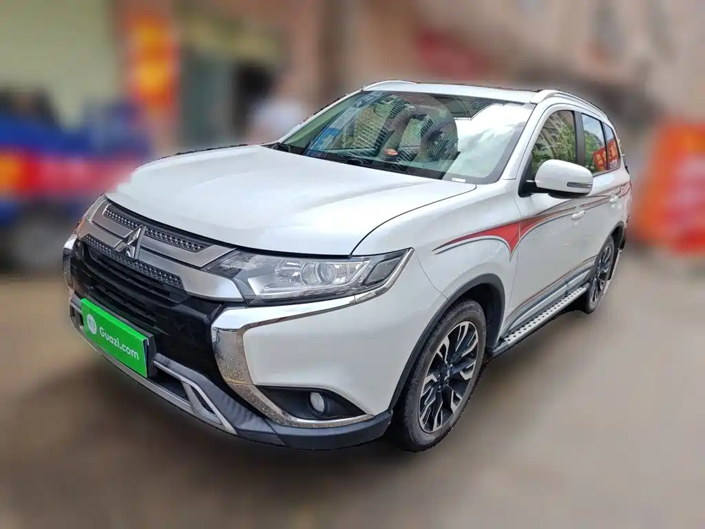 Mitsubishi Outlander 2020 — фото 1