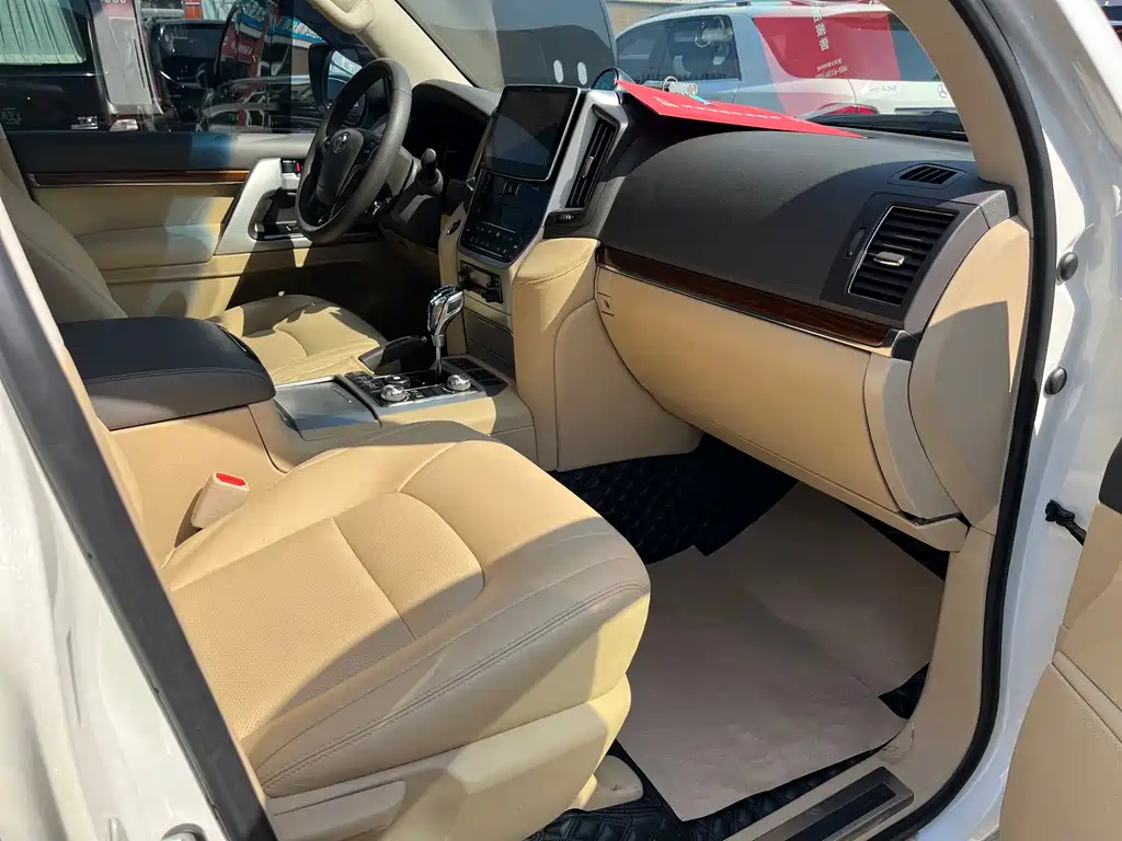 Toyota Land Cruiser 2018 — фото 23