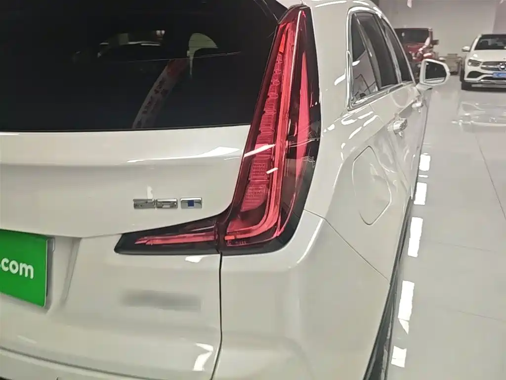 Cadillac XT4 2023 — фото 8