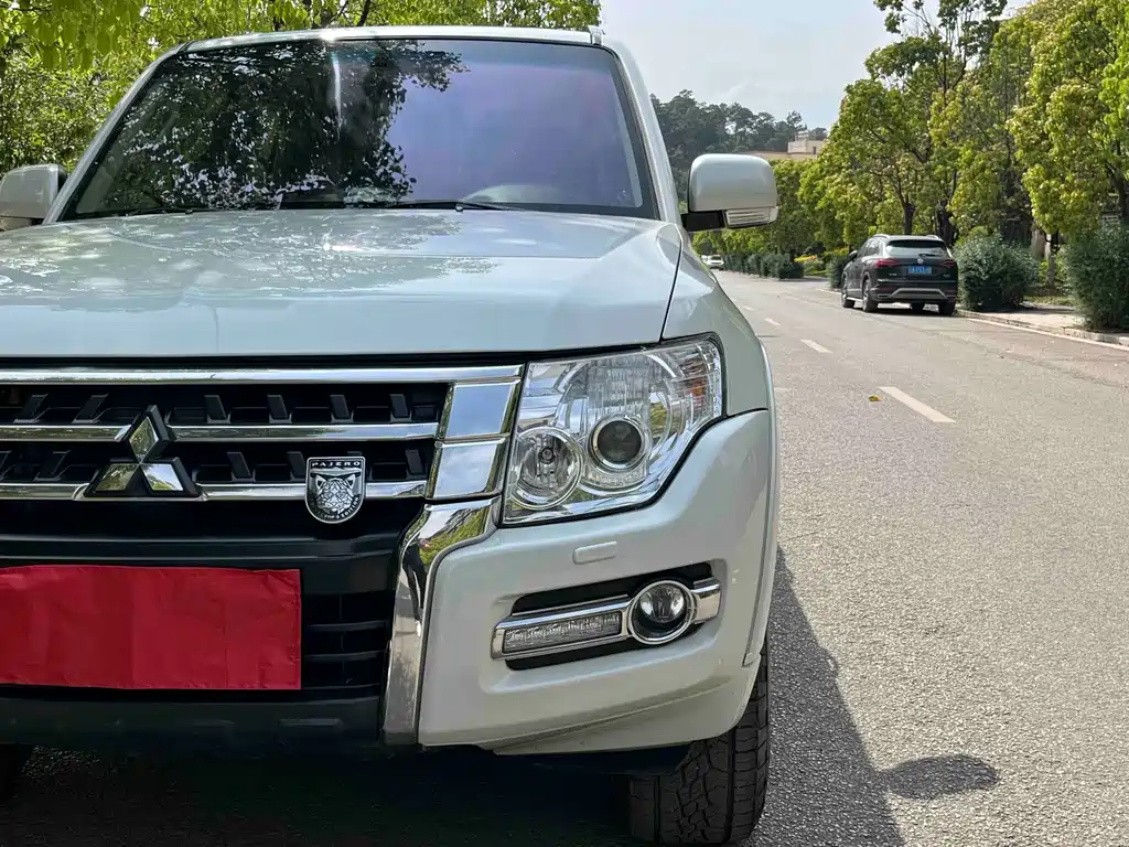 Mitsubishi Pajero 2019 — фото 10