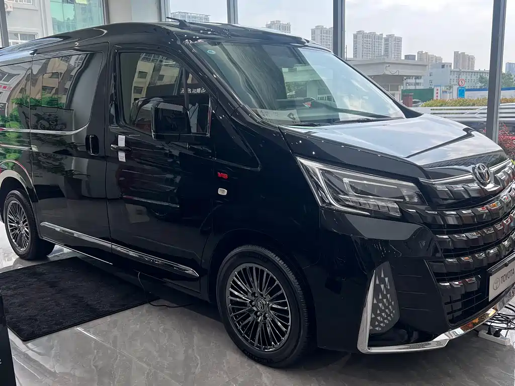 Toyota Hiace — фото 2