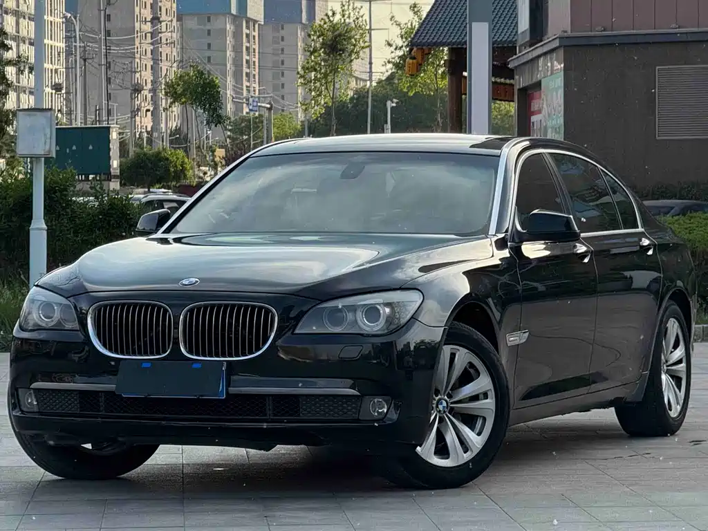 BMW 7 Series 2011 — фото 1