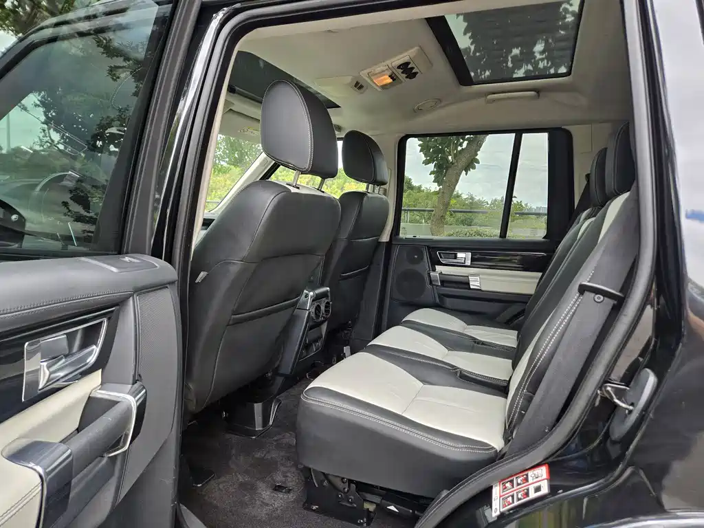Land Rover Discovery 2014 — фото 11