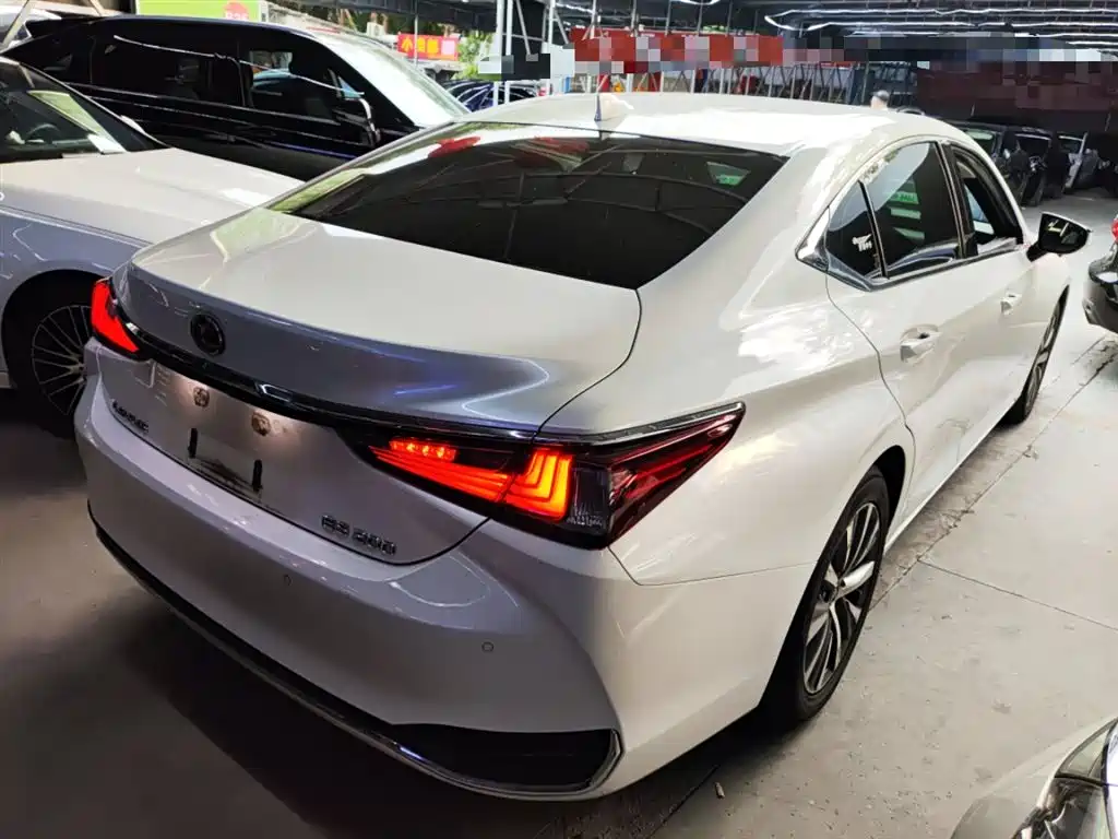 Lexus ES 2018 — фото 5