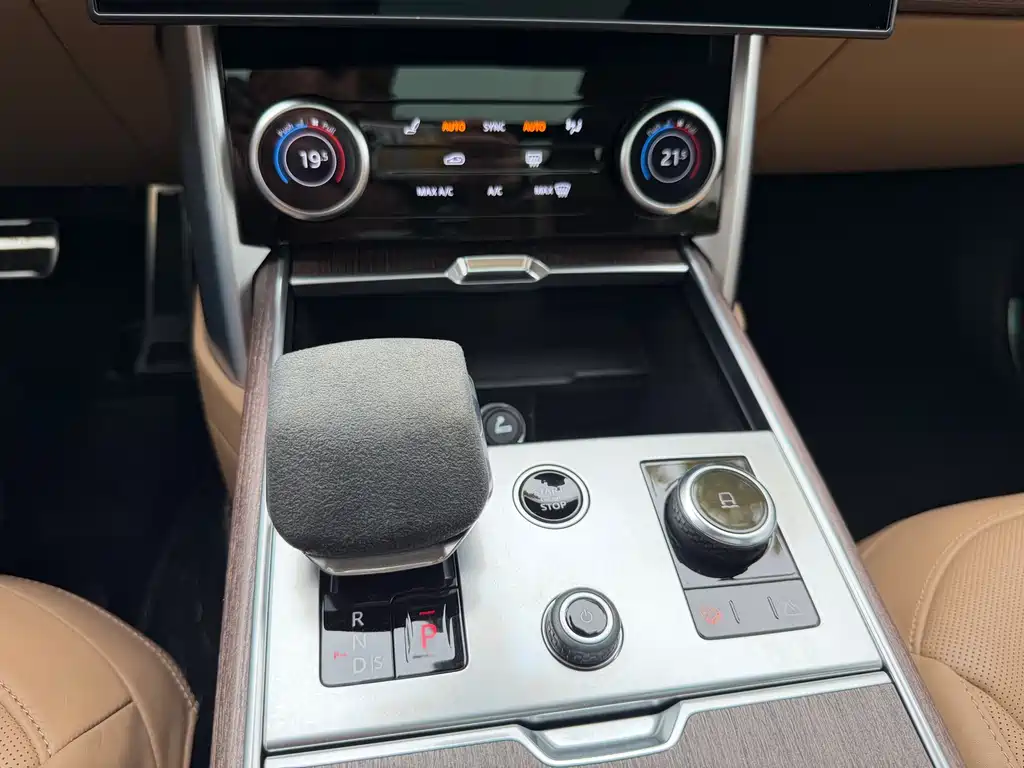 Land Rover Range Rover 2023 — фото 13