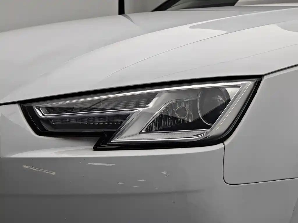 Audi A4L 2017 — фото 14