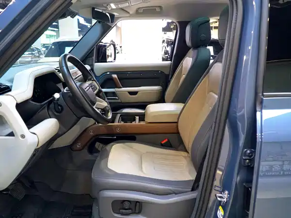 Land Rover Defender 2021