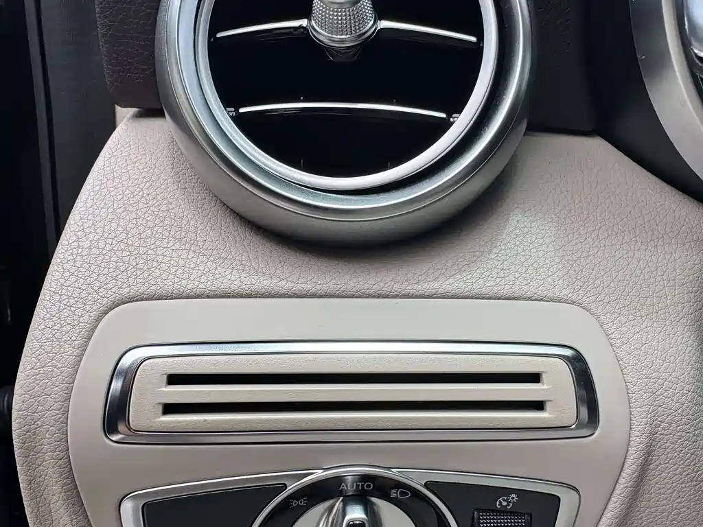 Mercedes-Benz GLC 2017 — фото 10