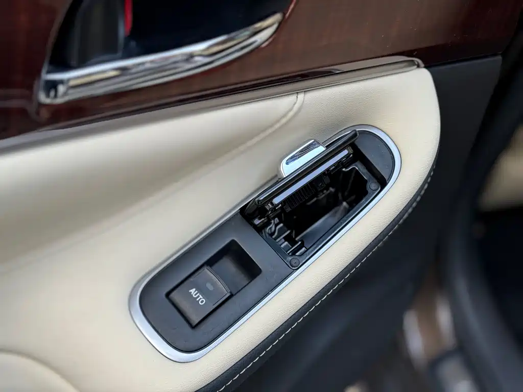 Toyota Crown 2016 — фото 10