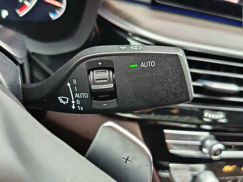 BMW 5 Series 2019 — фото 17