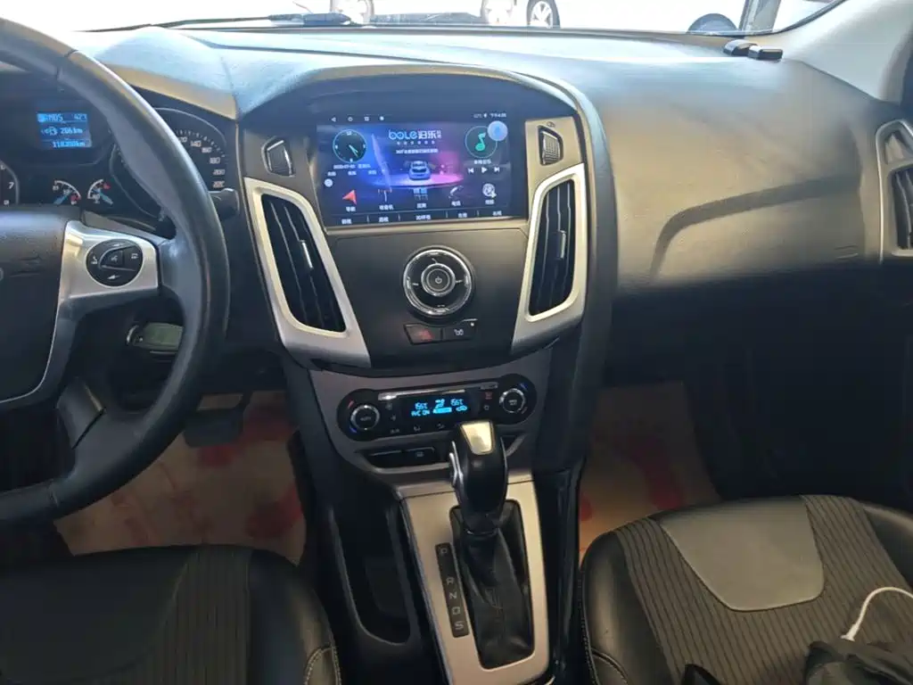 Ford Focus 2014 — фото 13