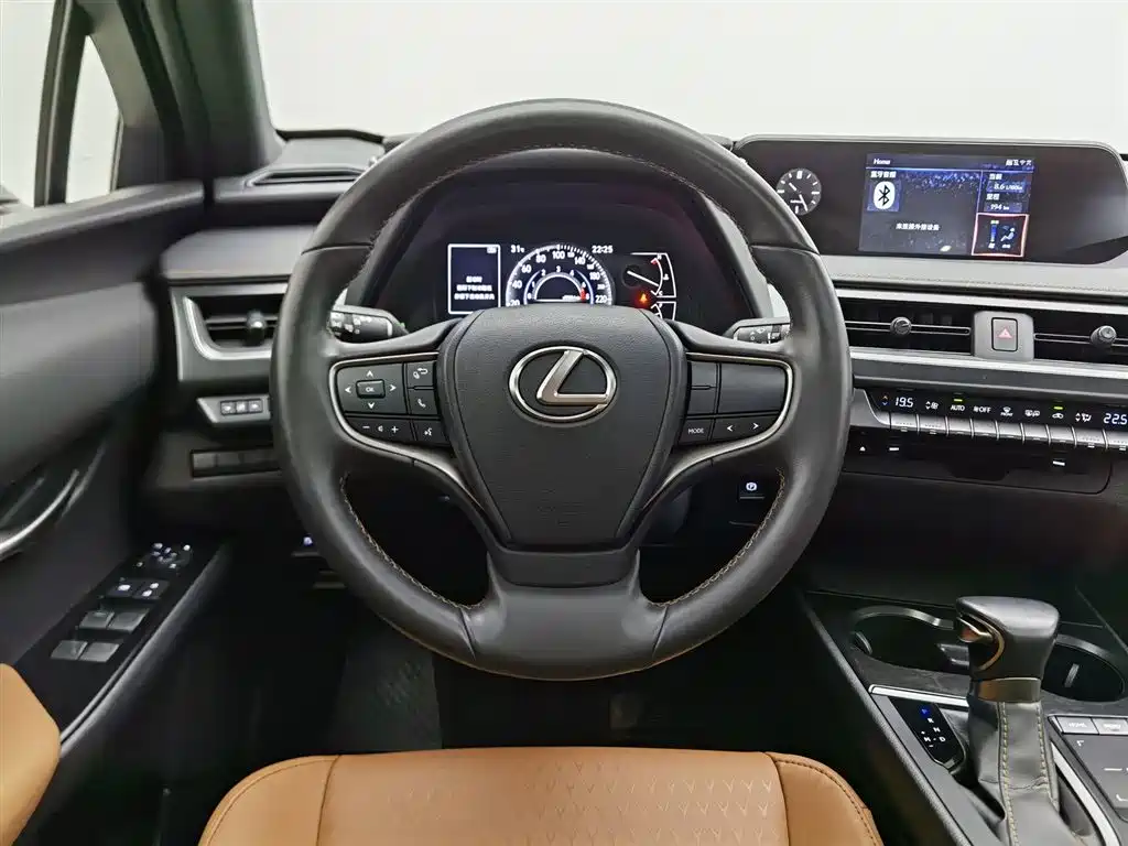 Lexus UX 2021 — фото 11