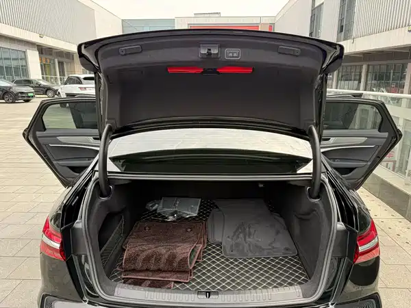 Audi A6L 2023